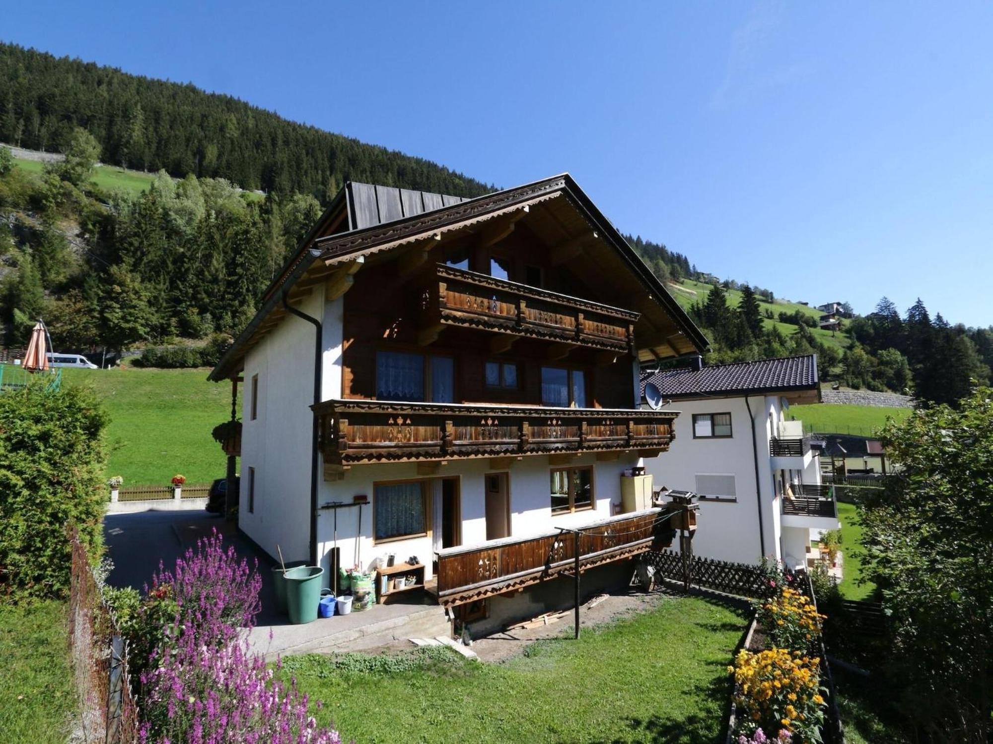 In With A Balcony Apartment Mayrhofen